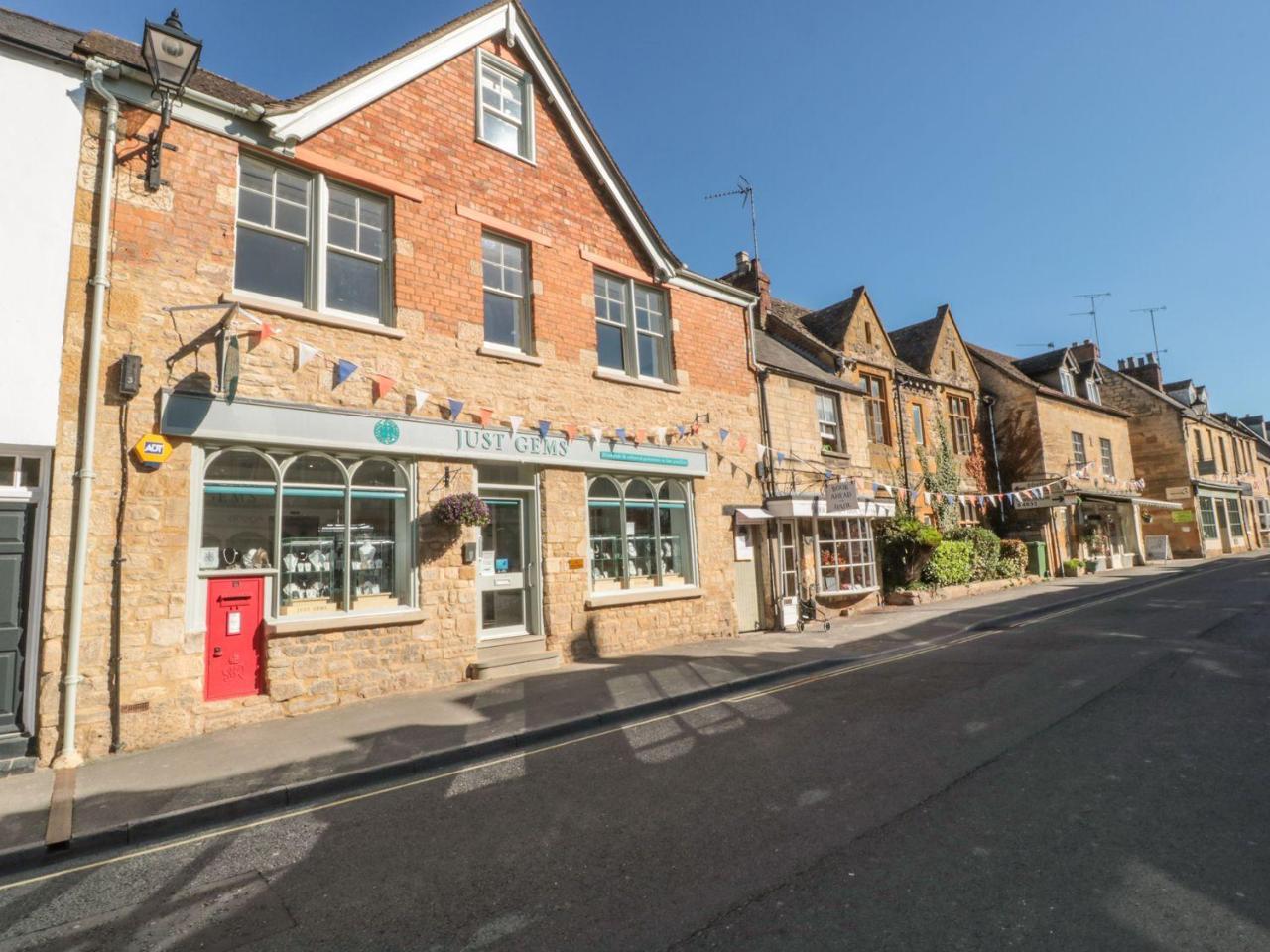 Postmaster's Holiday home Cheltenham
